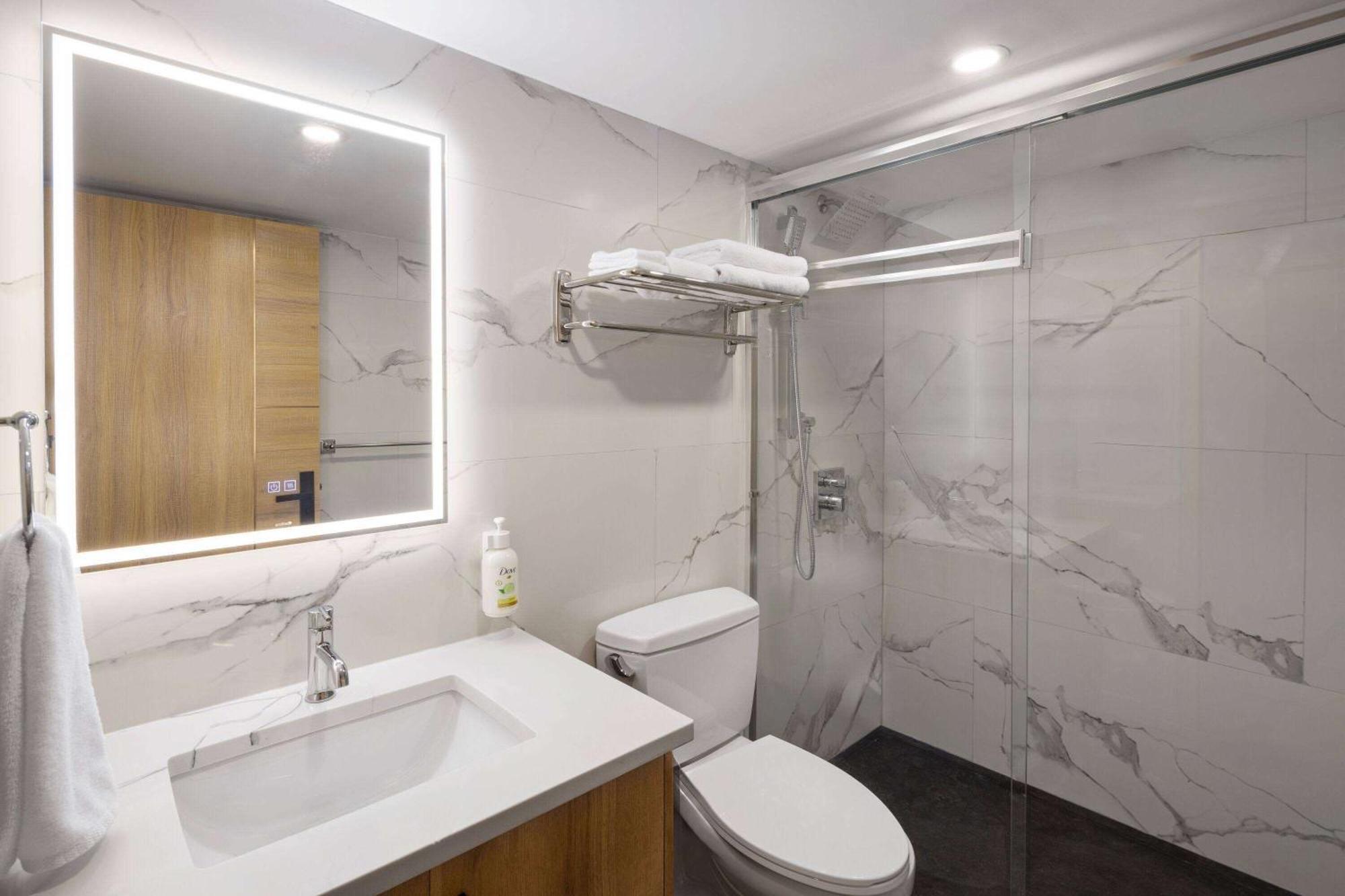 Baymont By Wyndham West * Edmonton