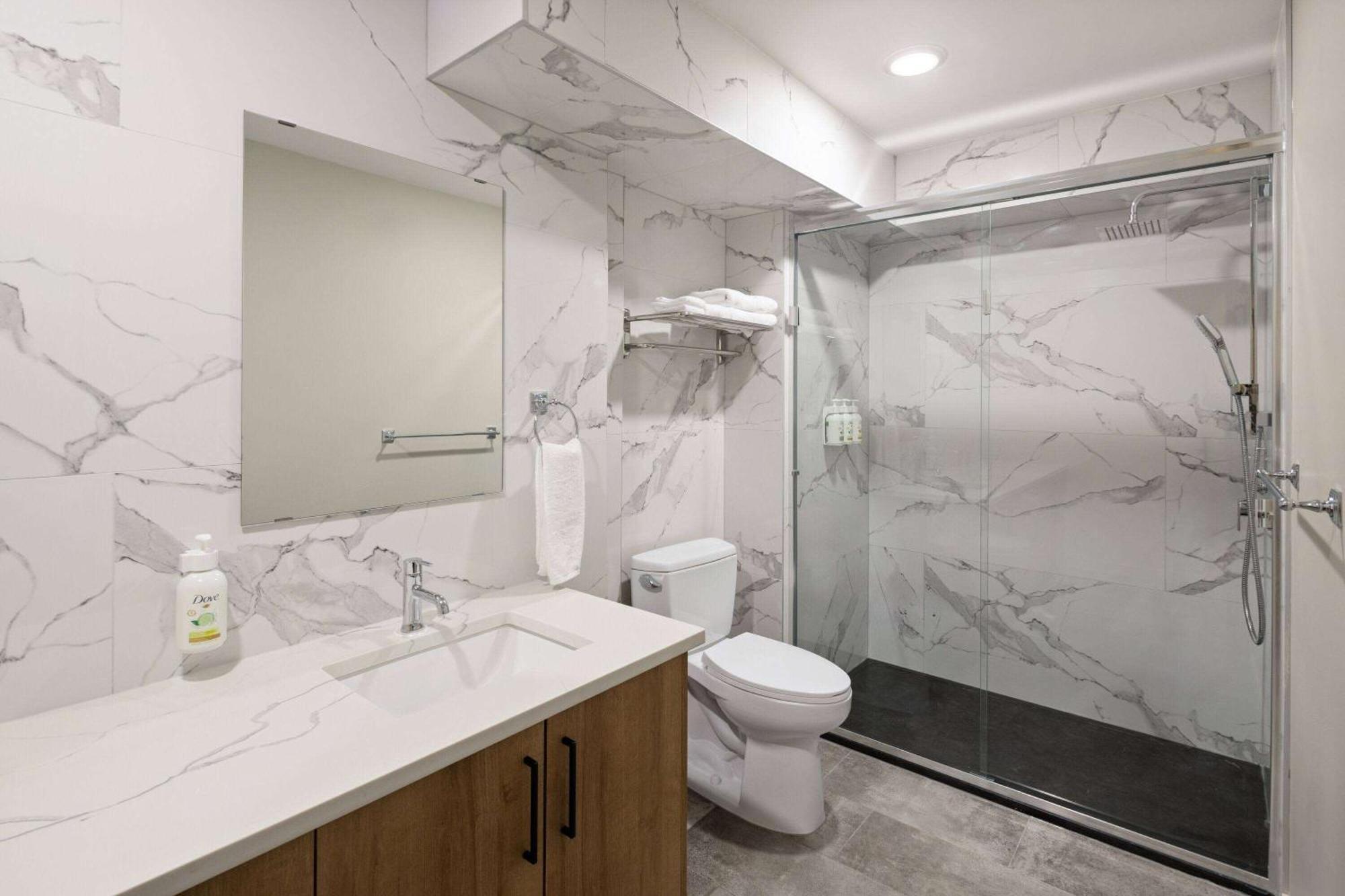 Baymont By Wyndham West * Edmonton
