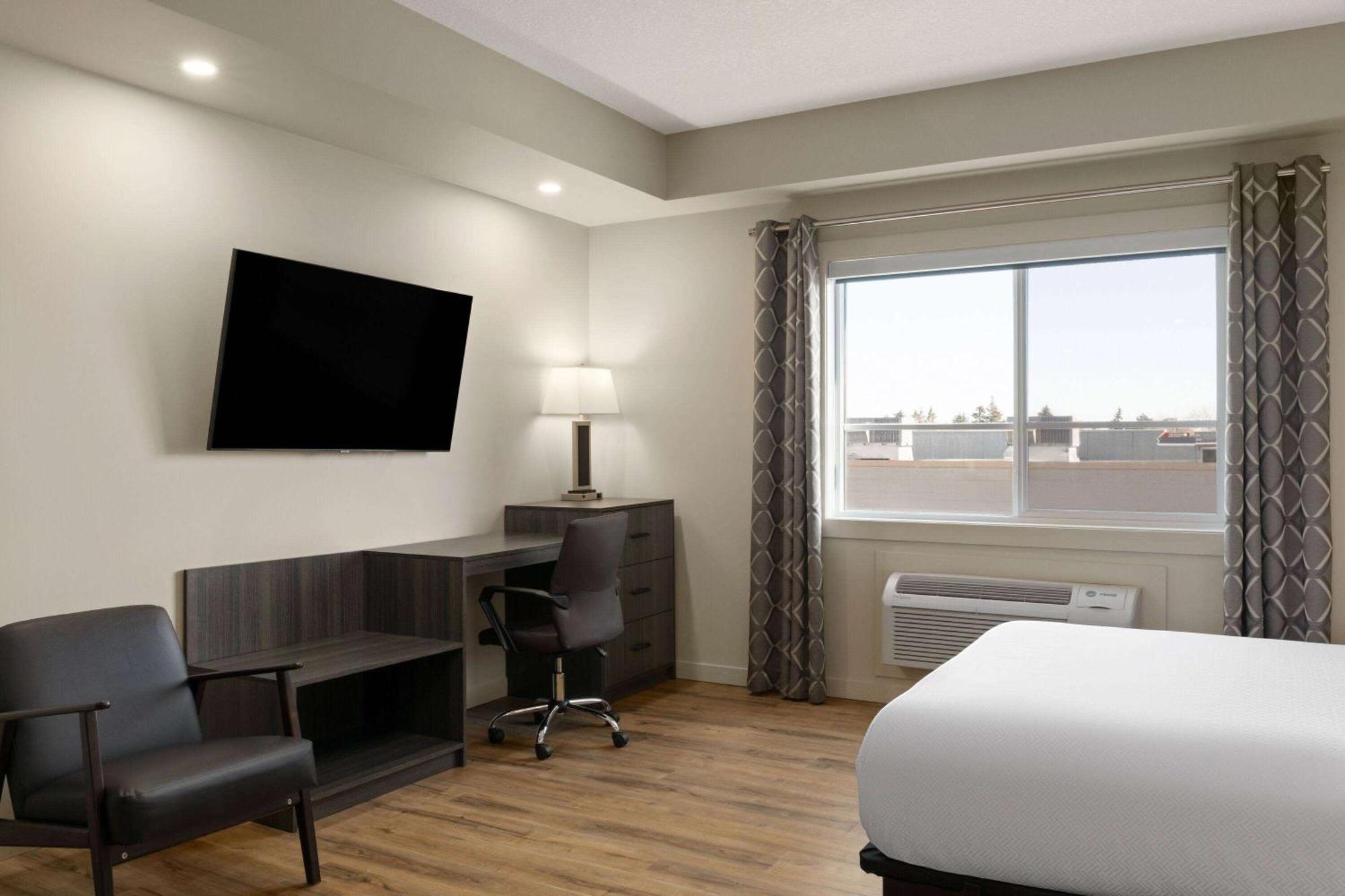 Hotel Baymont By Wyndham West *